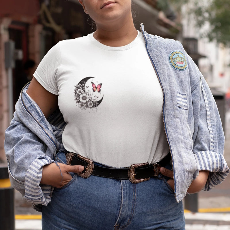 Camiseta Feminina Básica - Lua Crescente/Borboleta